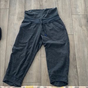Athletes cropped joggers